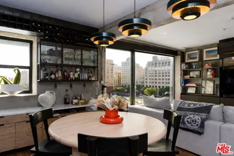 416 S Spring Street #609