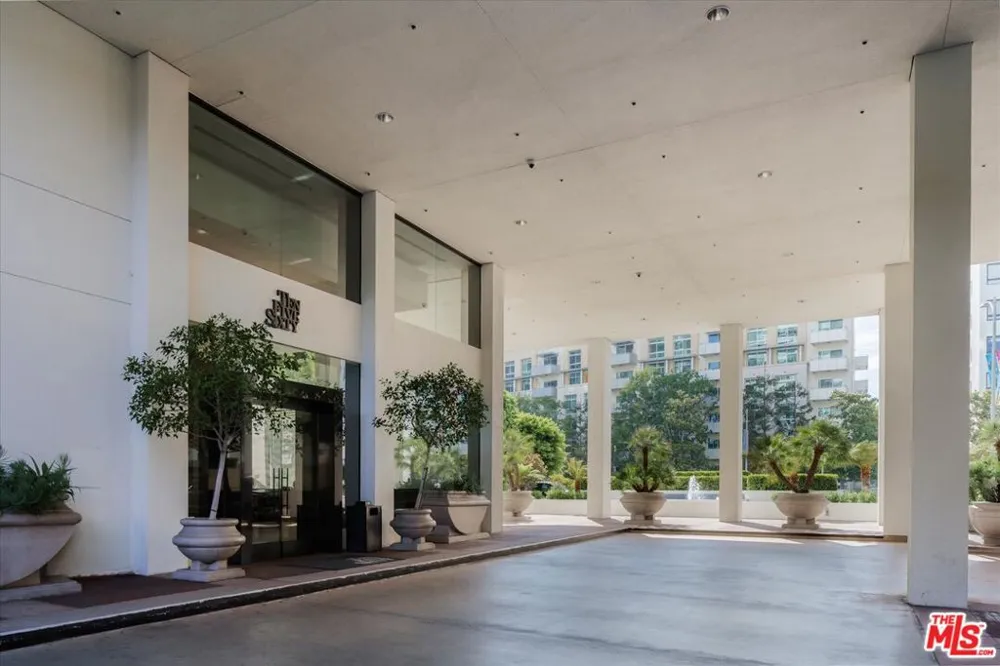 10560 Wilshire Boulevard #2003 Los Angeles, CA 90024