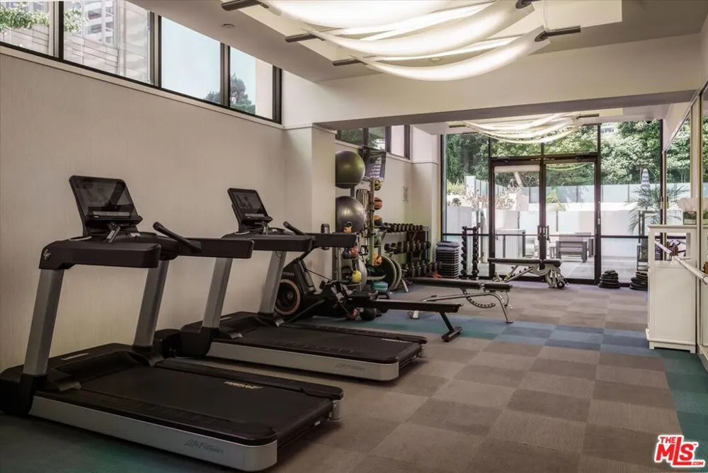 10560 Wilshire Boulevard #2003 Los Angeles, CA 90024