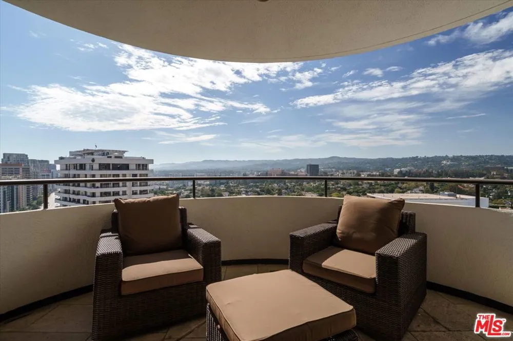 10560 Wilshire Boulevard #2003 Los Angeles, CA 90024