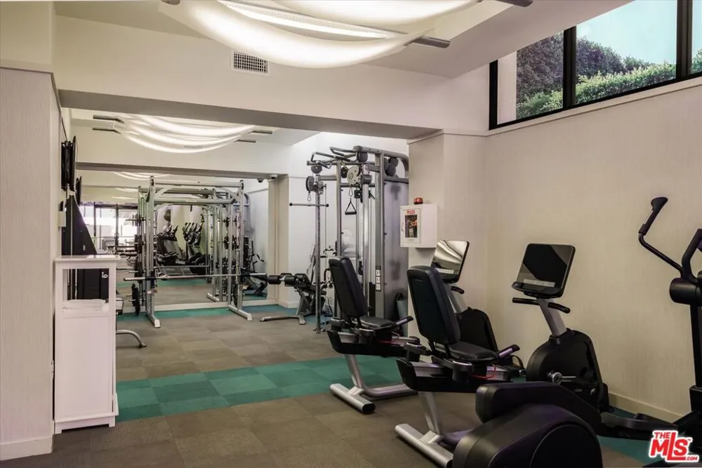 10560 Wilshire Boulevard #2003 Los Angeles, CA 90024