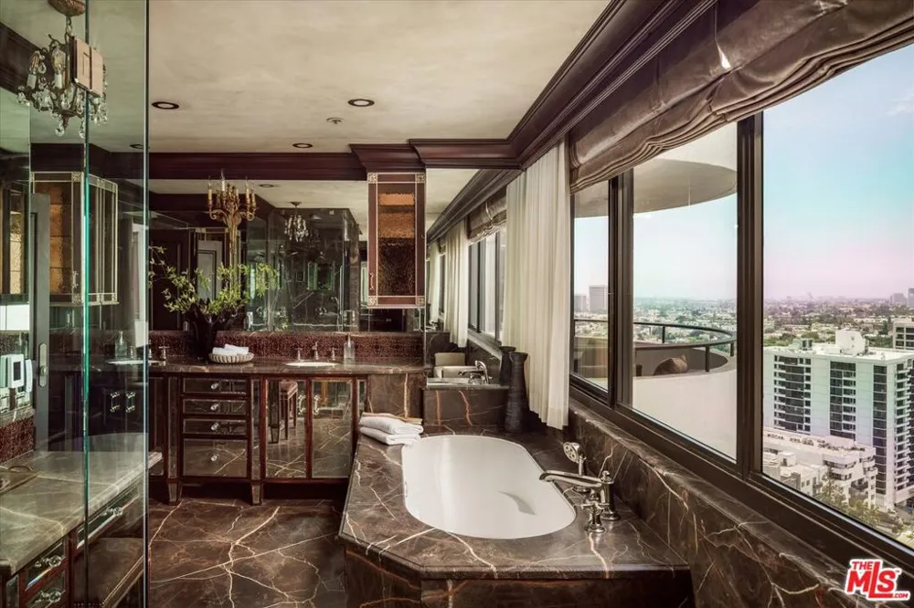 10560 Wilshire Boulevard #2003 Los Angeles, CA 90024