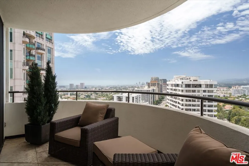 10560 Wilshire Boulevard #2003 Los Angeles, CA 90024