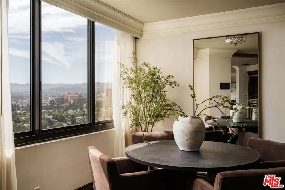 10560 Wilshire Boulevard #2003 Los Angeles, CA 90024