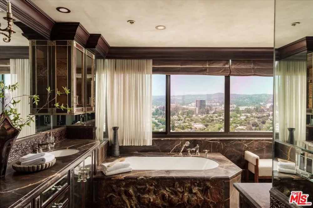 10560 Wilshire Boulevard #2003 Los Angeles, CA 90024