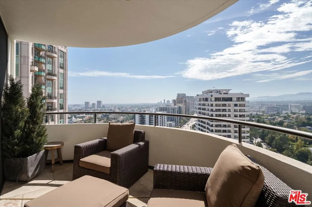 10560 Wilshire Boulevard #2003 Los Angeles, CA 90024