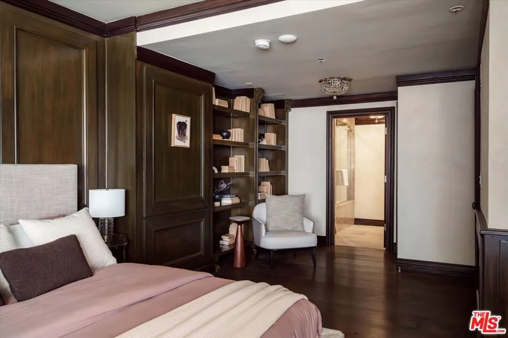 10560 Wilshire Boulevard #2003 Los Angeles, CA 90024