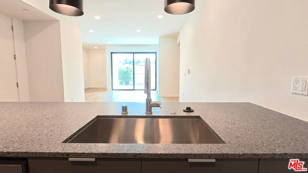 5119 Colfax Avenue #203 Valley Village, CA 91601