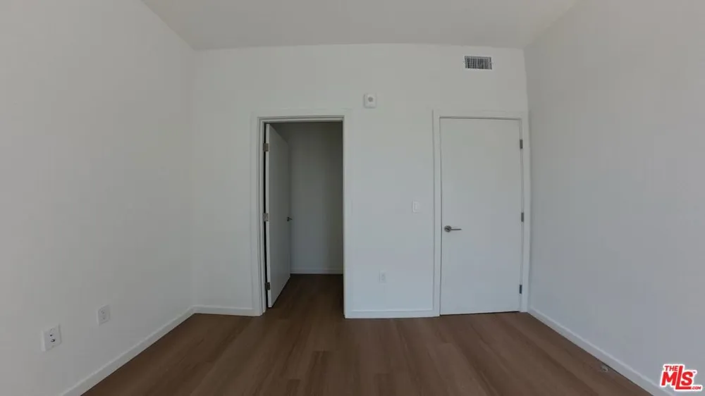 5119 Colfax Avenue #203 Valley Village, CA 91601