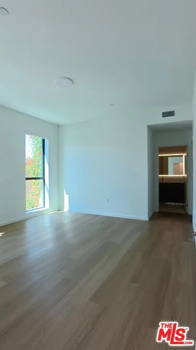 5119 Colfax Avenue #203 Valley Village, CA 91601