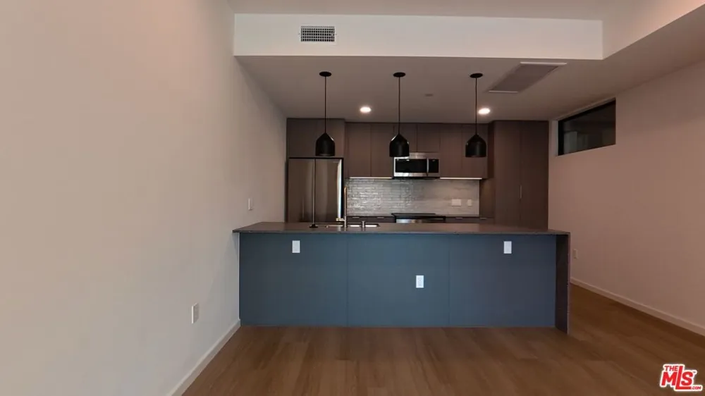 5119 Colfax Avenue #203 Valley Village, CA 91601