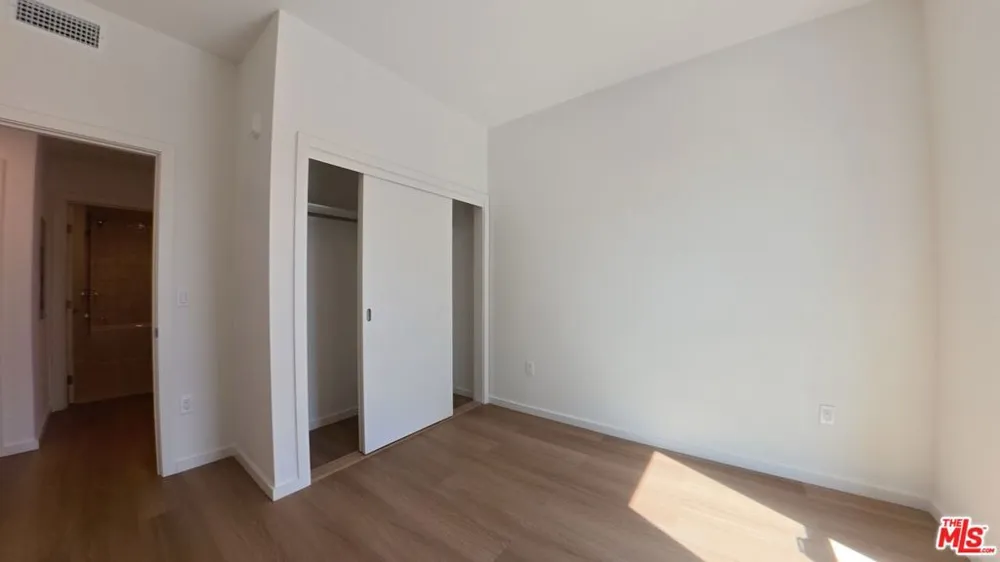 5119 Colfax Avenue #203 Valley Village, CA 91601