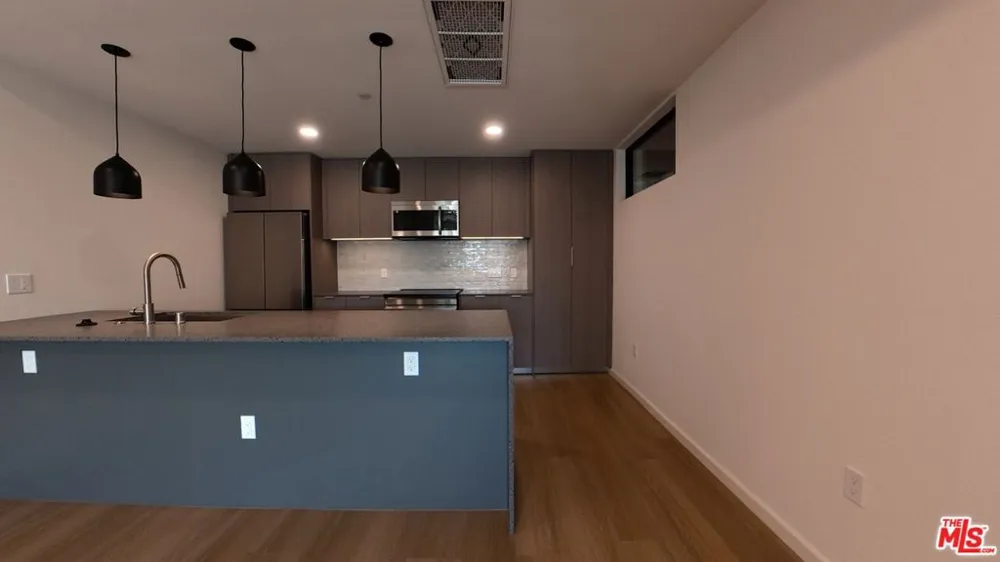 5119 Colfax Avenue #203 Valley Village, CA 91601