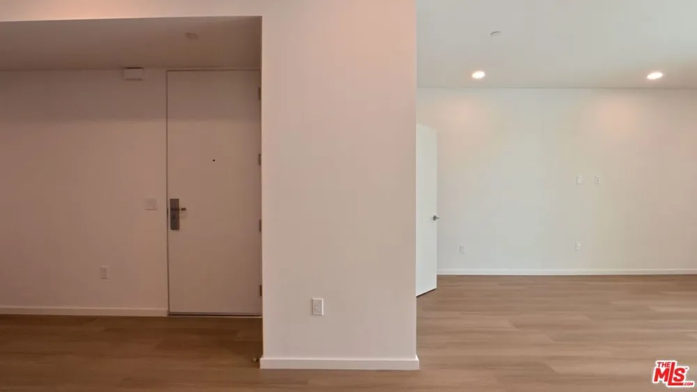 5119 Colfax Avenue #203 Valley Village, CA 91601