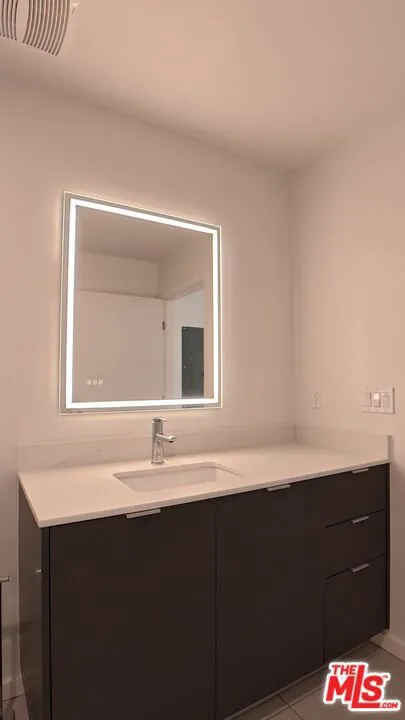 5119 Colfax Avenue #203 Valley Village, CA 91601