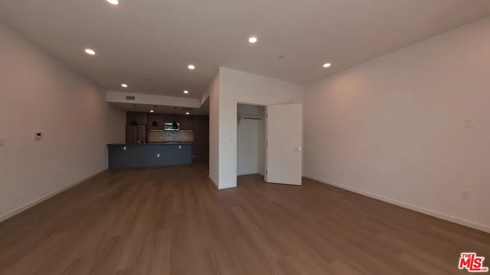 5119 Colfax Avenue #203 Valley Village, CA 91601