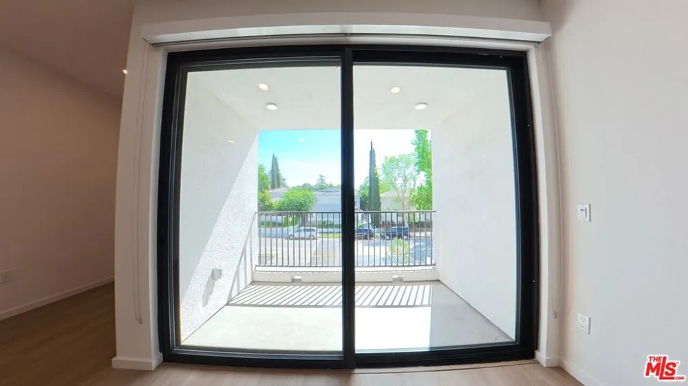 5119 Colfax Avenue #203 Valley Village, CA 91601