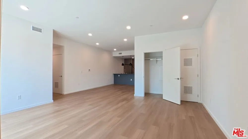 5119 Colfax Avenue #203 Valley Village, CA 91601