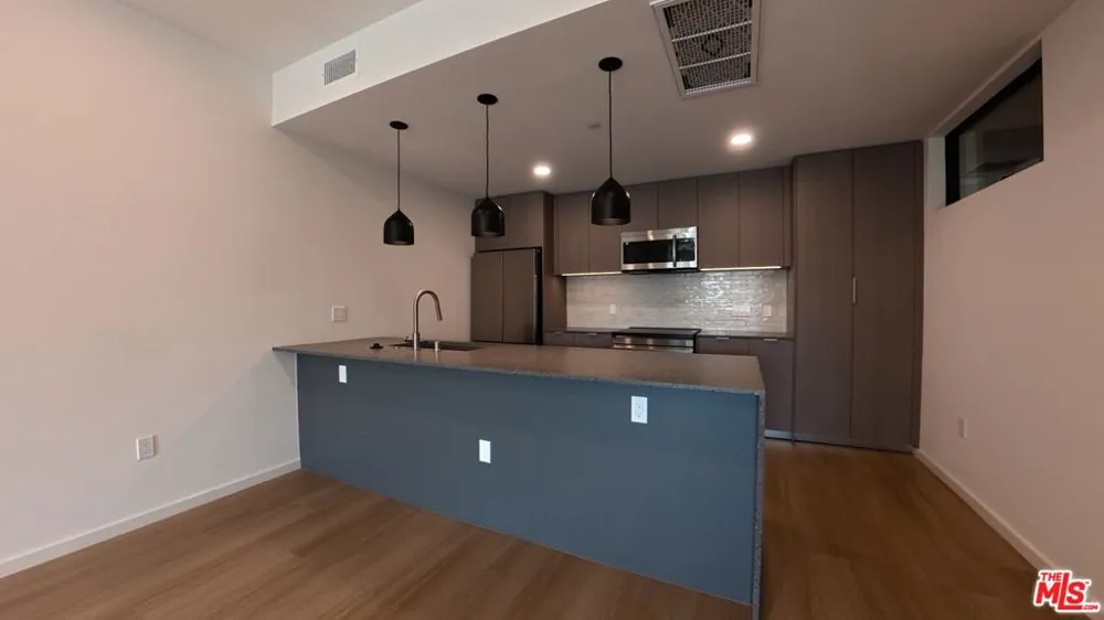 5119 Colfax Avenue #203 Valley Village, CA 91601