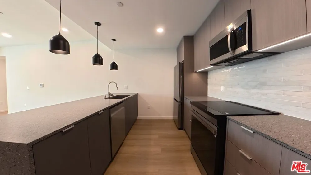 5119 Colfax Avenue #203 Valley Village, CA 91601