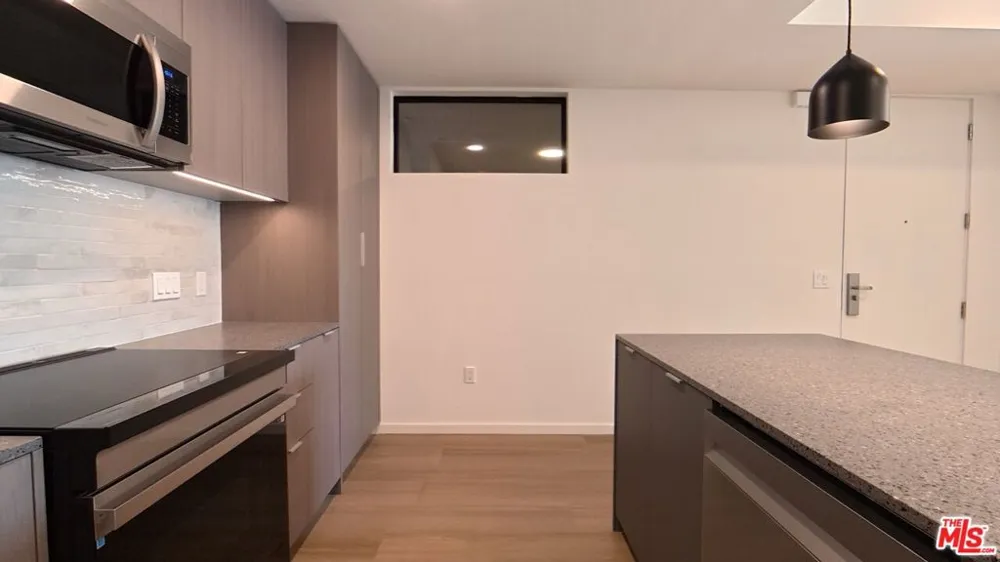 5119 Colfax Avenue #203 Valley Village, CA 91601