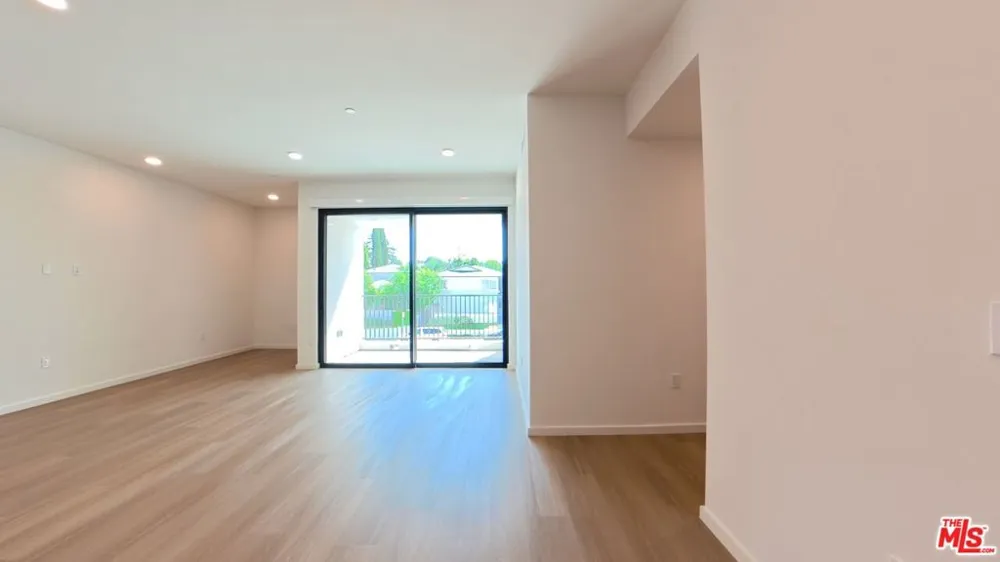 5119 Colfax Avenue #203 Valley Village, CA 91601