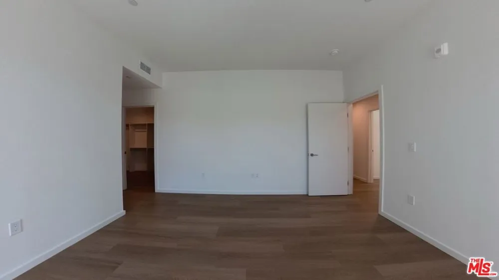 5119 Colfax Avenue #203 Valley Village, CA 91601