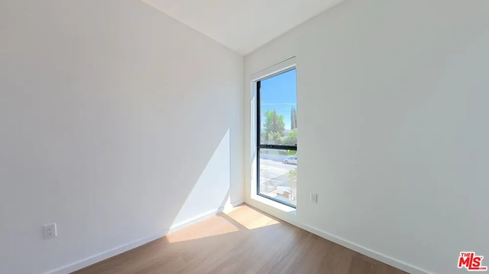 5119 Colfax Avenue #203 Valley Village, CA 91601