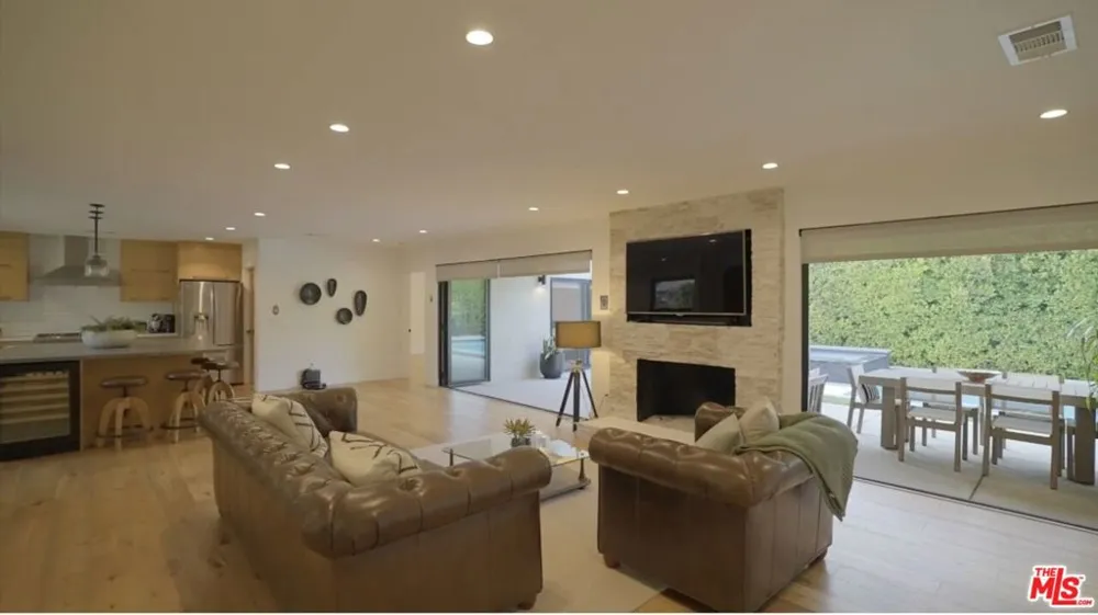 12957 Hartsook Street Sherman Oaks, CA 91423