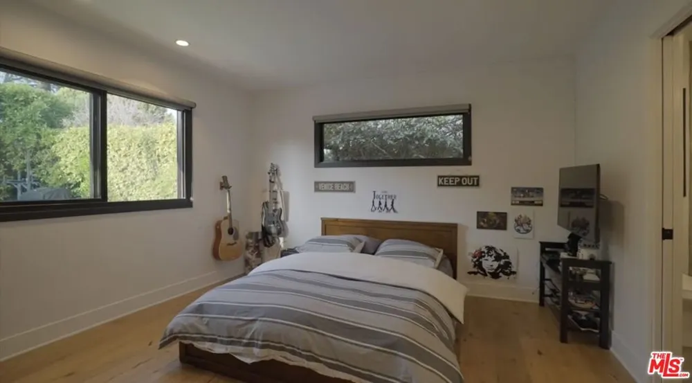 12957 Hartsook Street Sherman Oaks, CA 91423