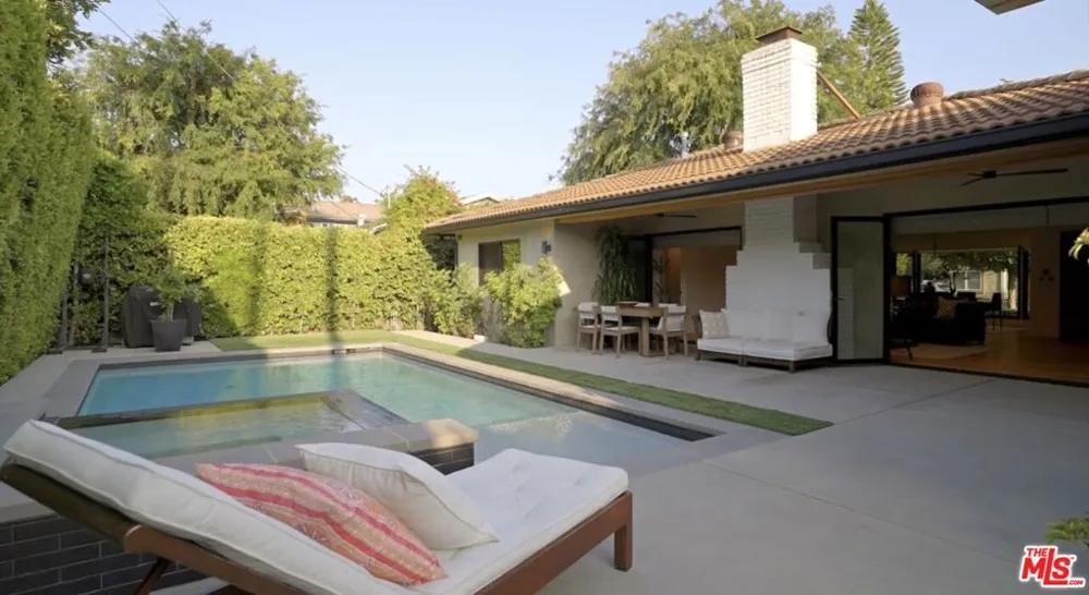 12957 Hartsook Street Sherman Oaks, CA 91423