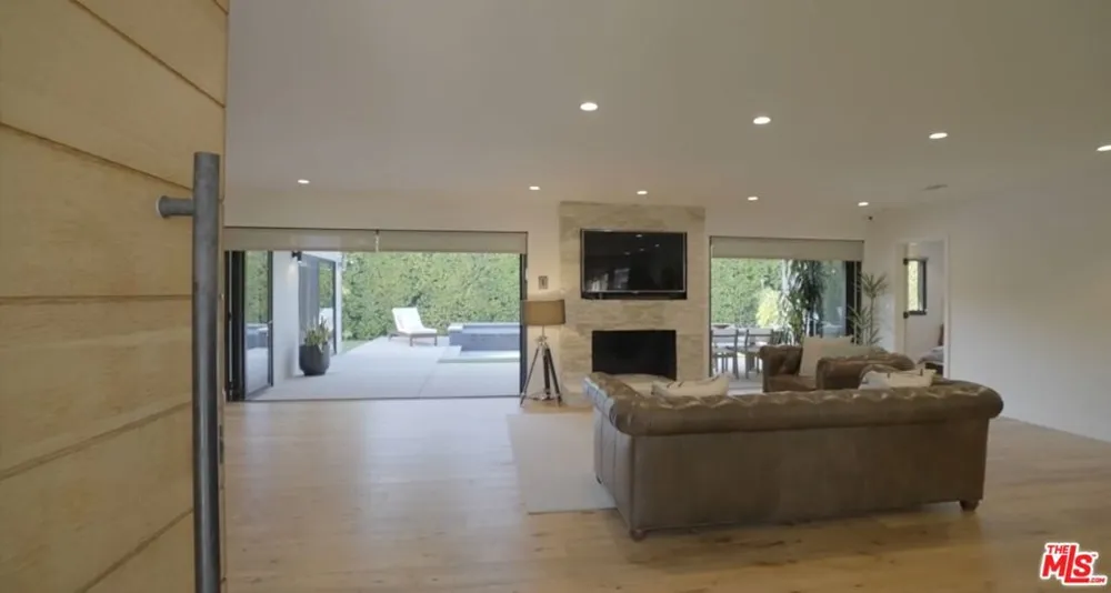 12957 Hartsook Street Sherman Oaks, CA 91423