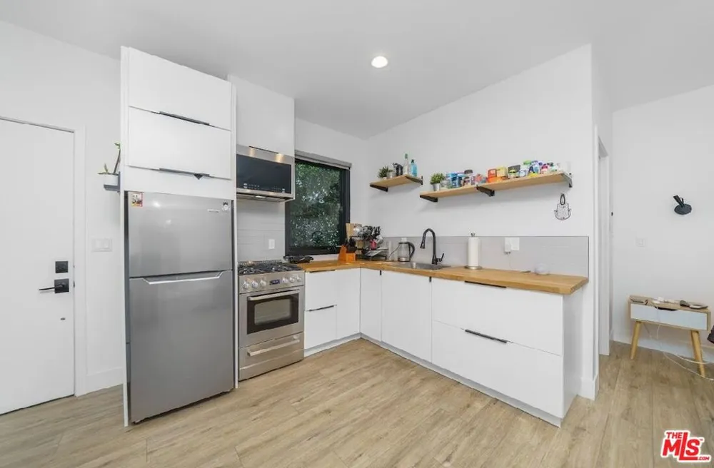 12957 Hartsook Street Sherman Oaks, CA 91423