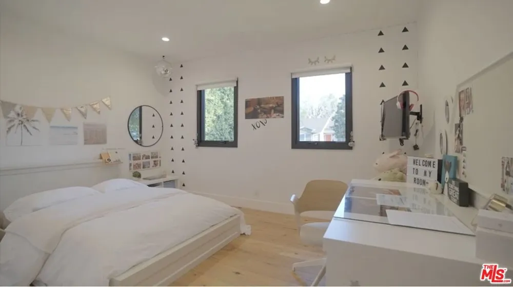 12957 Hartsook Street Sherman Oaks, CA 91423