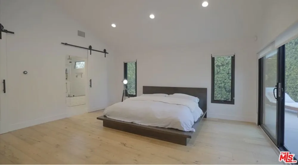 12957 Hartsook Street Sherman Oaks, CA 91423