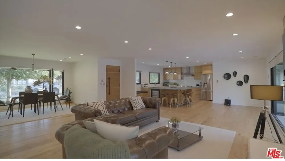 12957 Hartsook Street Sherman Oaks, CA 91423