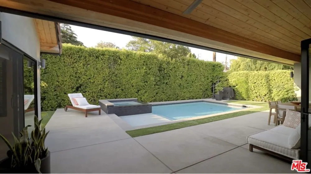 12957 Hartsook Street Sherman Oaks, CA 91423
