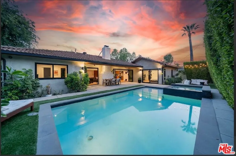 12957 Hartsook Street Sherman Oaks, CA 91423