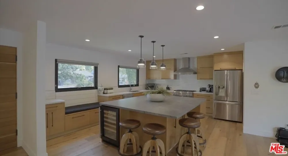 12957 Hartsook Street Sherman Oaks, CA 91423