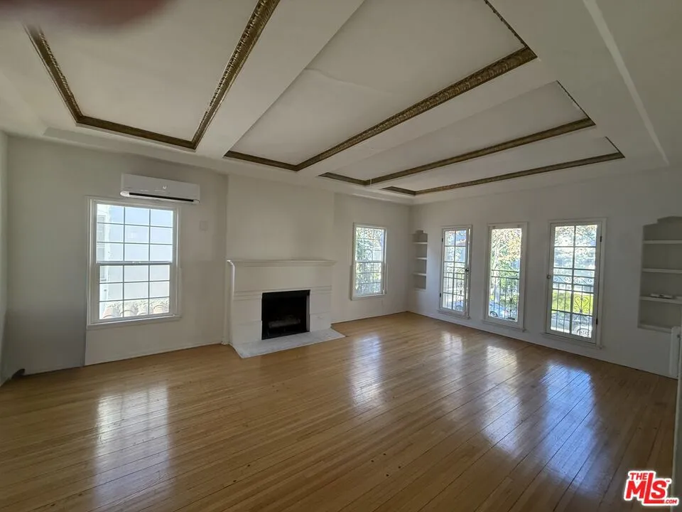 211 S Arnaz Drive ##1/2 Beverly Hills, CA 90211