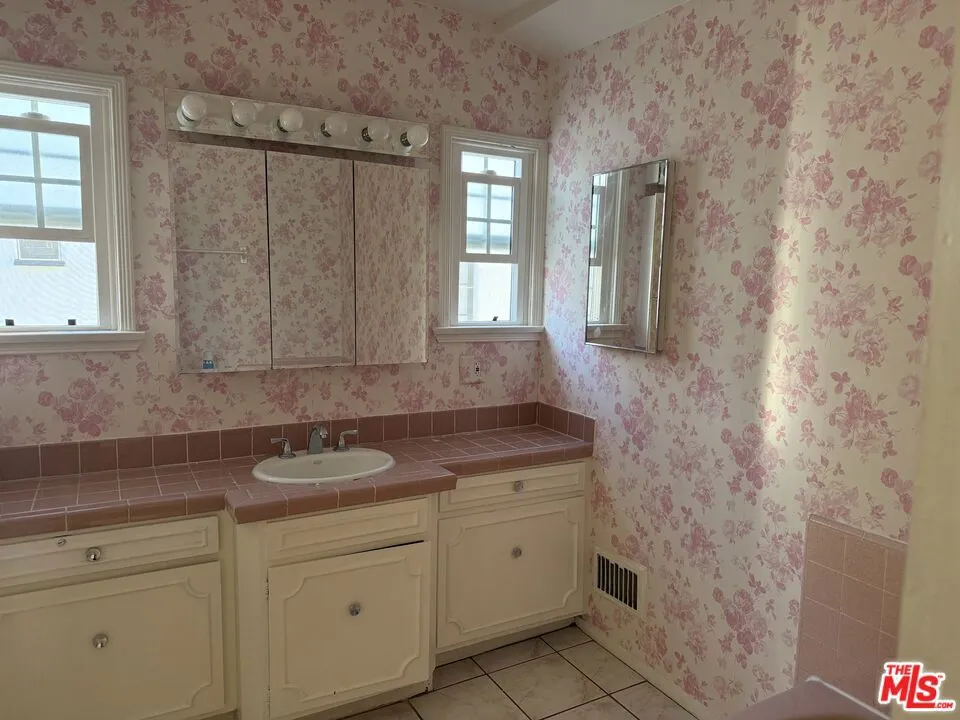 211 S Arnaz Drive ##1/2 Beverly Hills, CA 90211