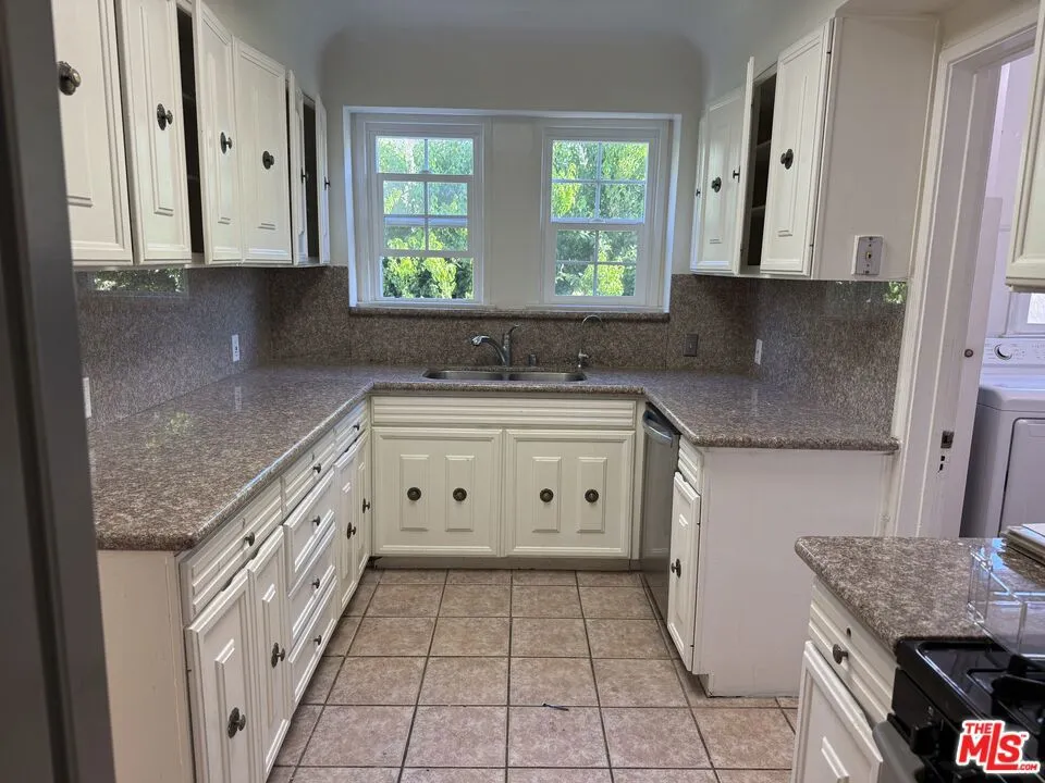 211 S Arnaz Drive ##1/2 Beverly Hills, CA 90211