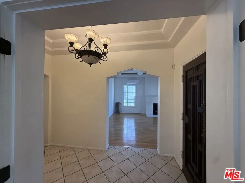 211 S Arnaz Drive ##1/2 Beverly Hills, CA 90211