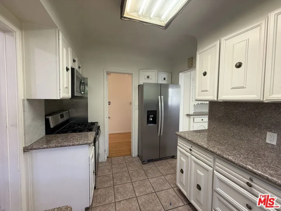 211 S Arnaz Drive ##1/2 Beverly Hills, CA 90211