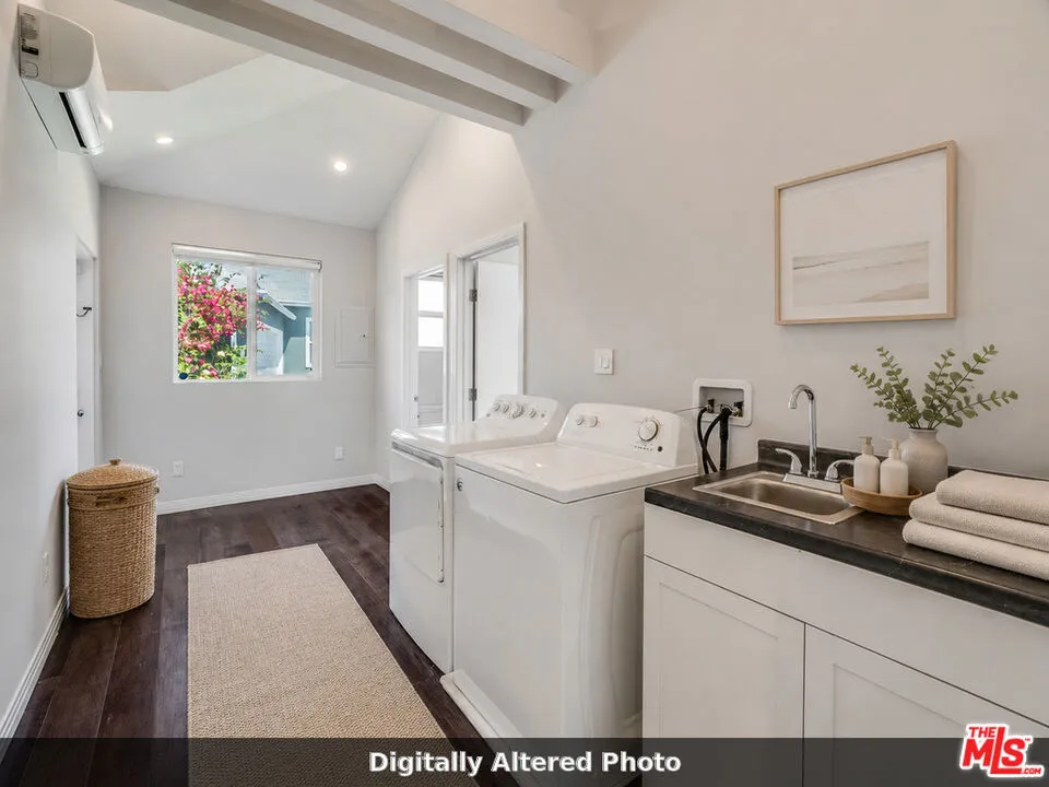 5343 Blanco Way Culver City, CA 90230