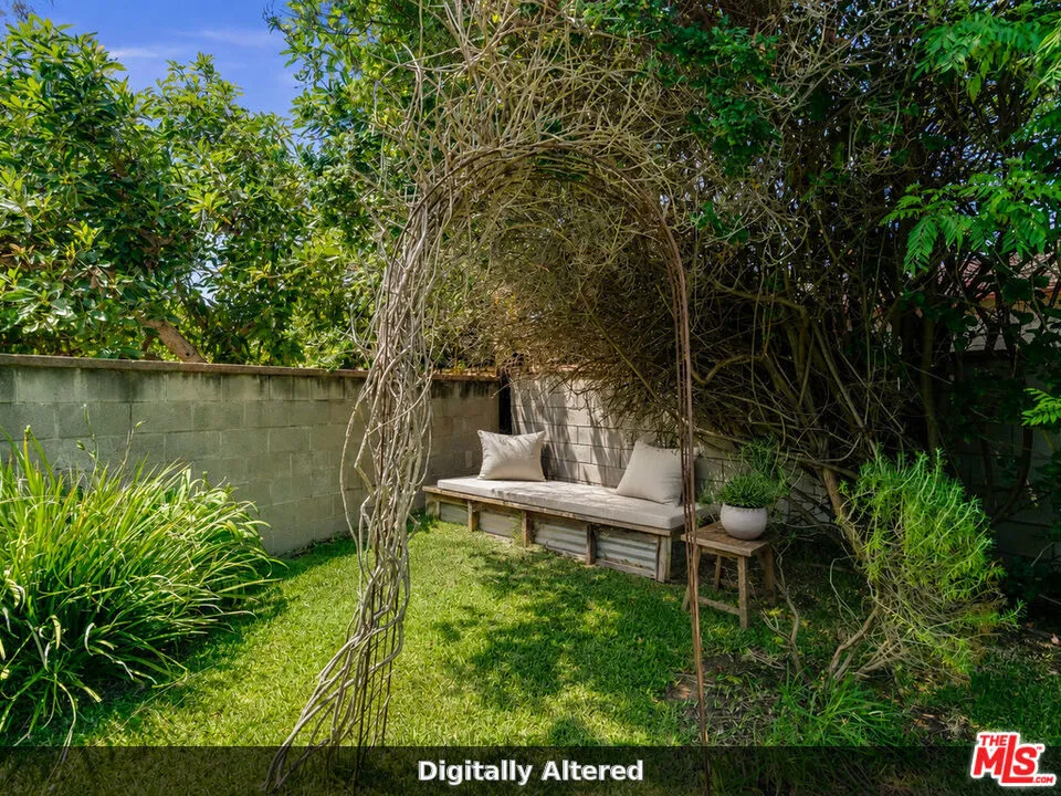 5343 Blanco Way Culver City, CA 90230