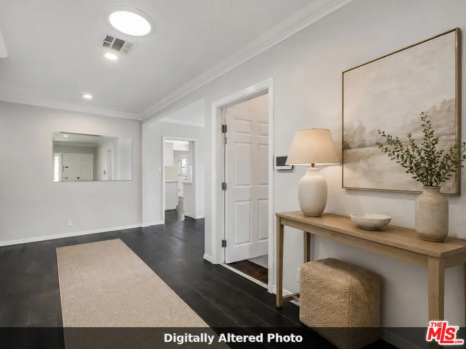 5343 Blanco Way Culver City, CA 90230
