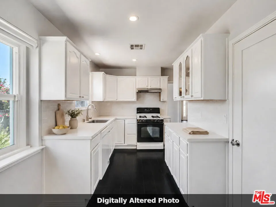 5343 Blanco Way Culver City, CA 90230