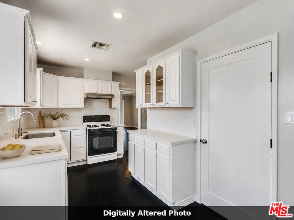 5343 Blanco Way Culver City, CA 90230