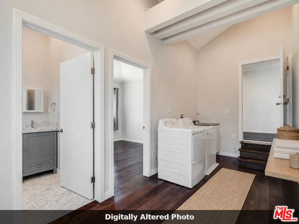 5343 Blanco Way Culver City, CA 90230